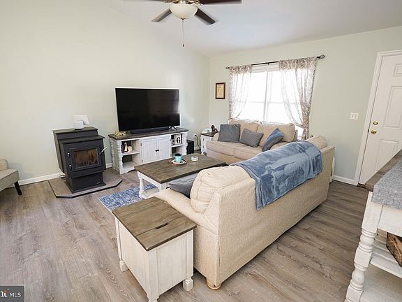3rd image of 505 Cimmaron Ct