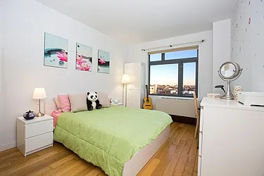 Rented by Space Marketing Shop