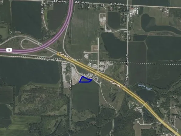 2820 Gateway Dr, Carlisle, IA 50047