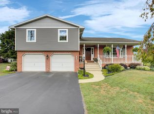 18 Hearthside Ln, Greencastle, PA 17225