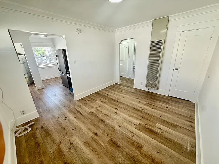 5115 De Longpre Ave — Photo 12