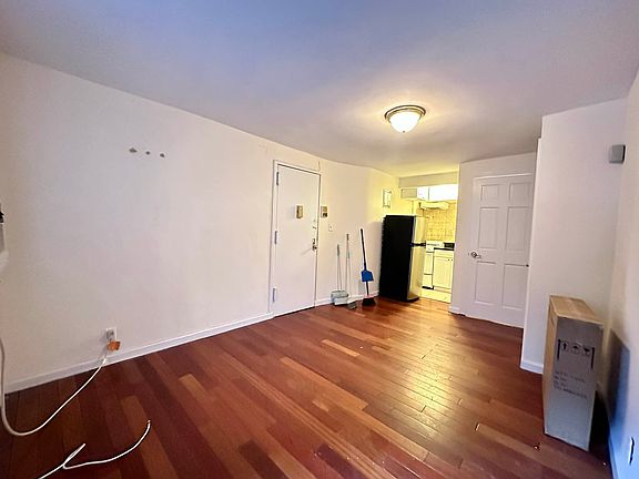 2nd image of 411 W 43rd St #1Y
