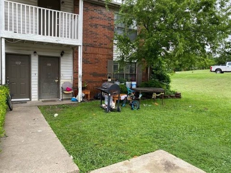 1st image of 801 SE 4th St #102