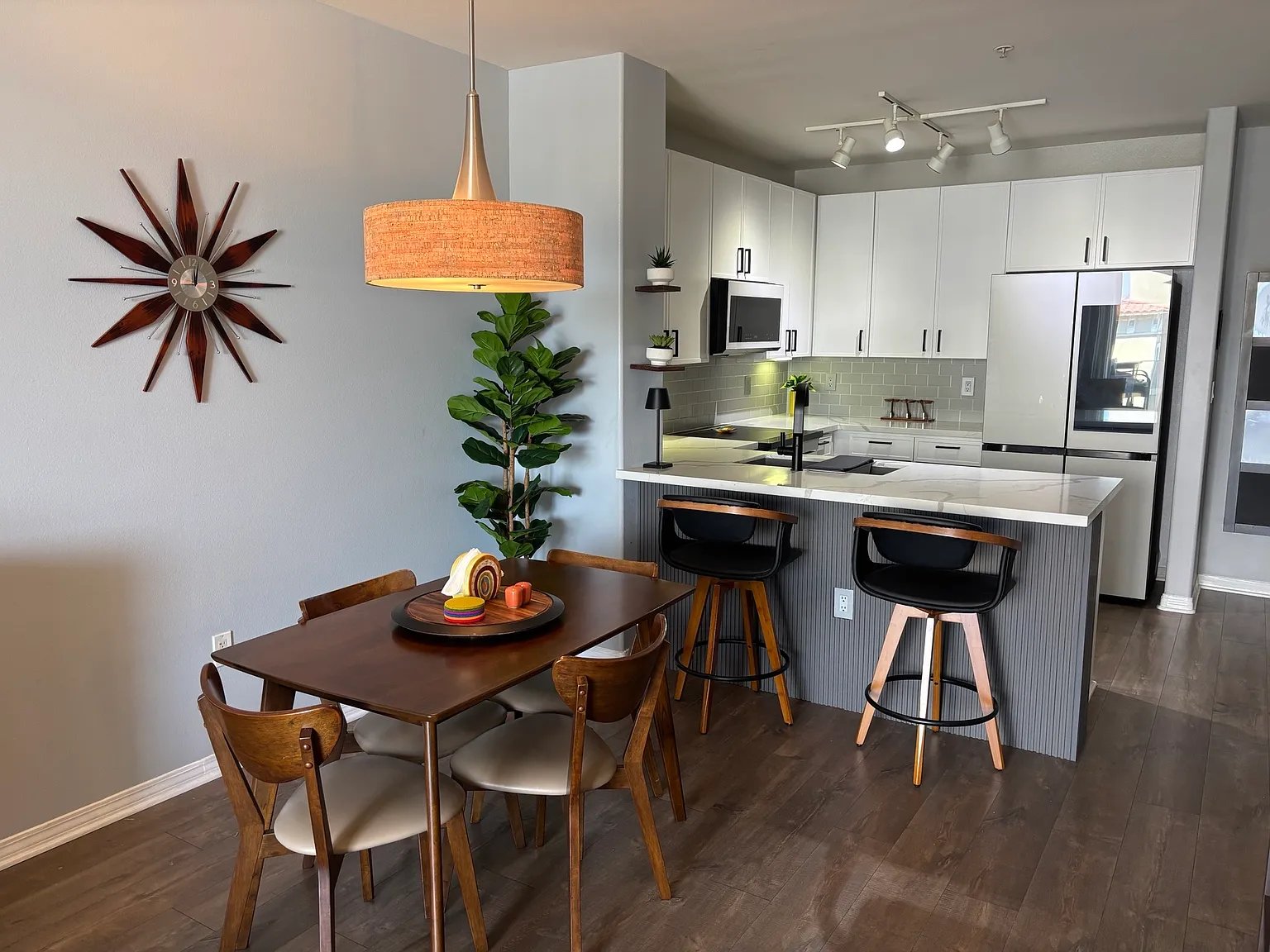 2 bed, 950 sqft, $3,800 — Photo 3