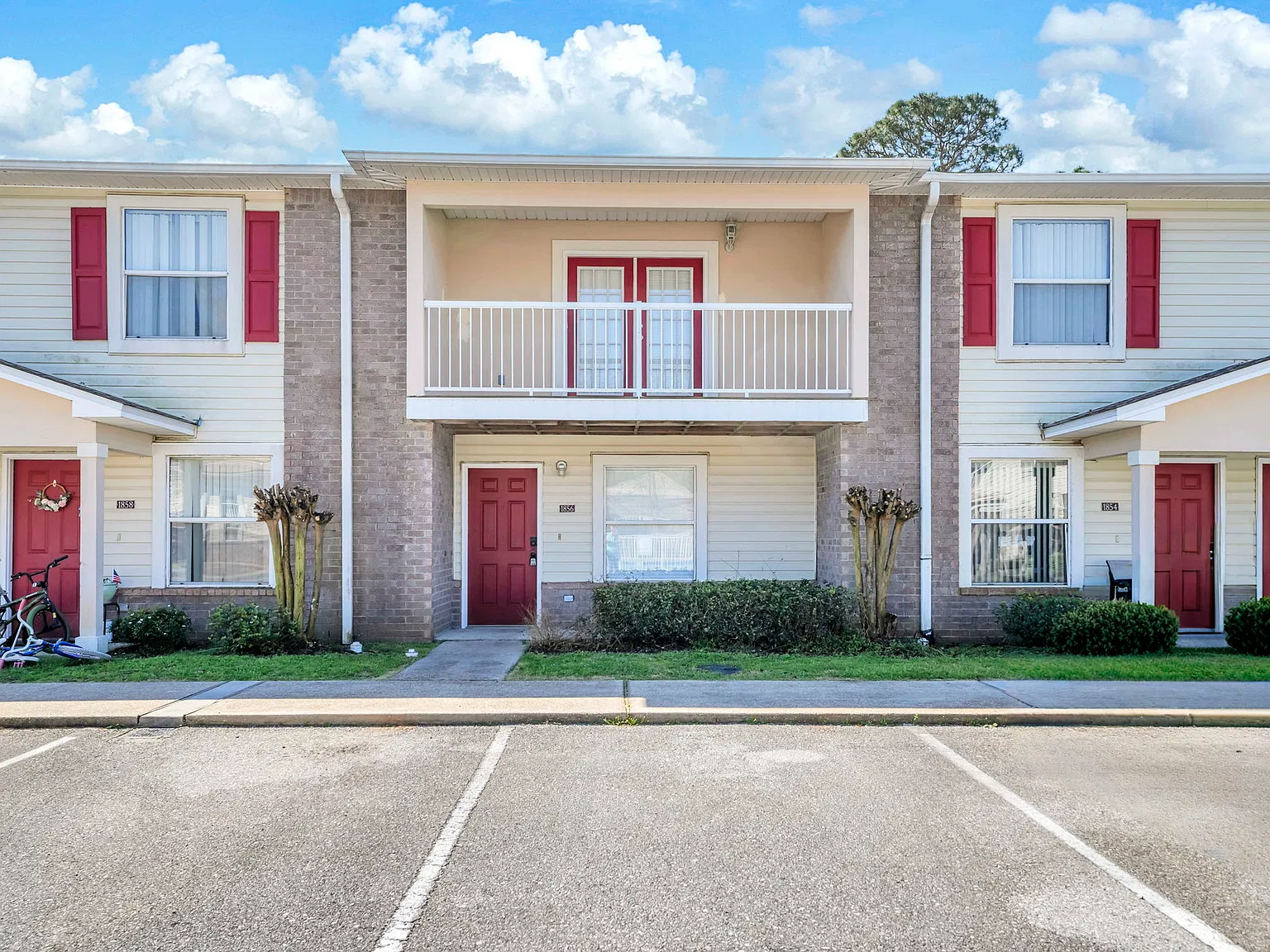 2 bed, 1.5 bath, 993 sqft, $1,600 — Photo 4