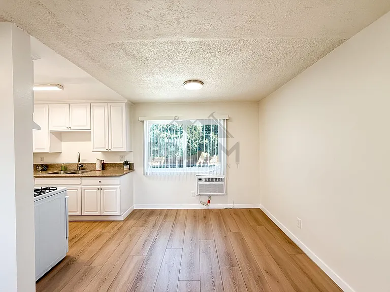 6336 TUJUNGA AVE. — Photo 8