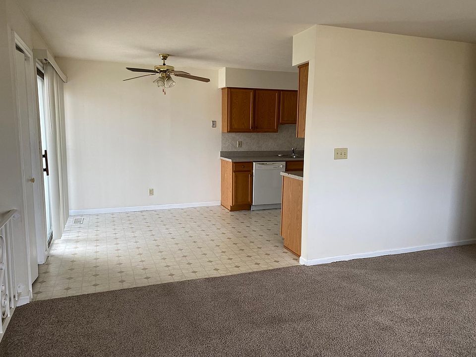 Living room looking into eat-in kitchen