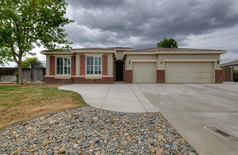 9600 Heatherhearst Dr photo 1