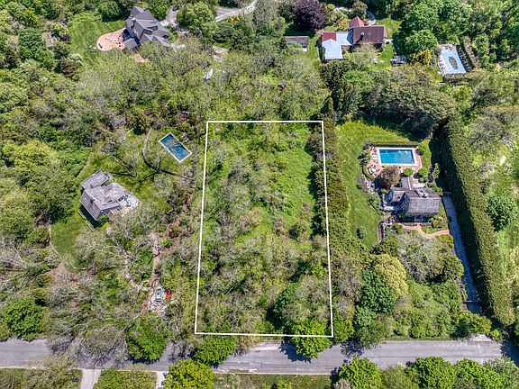 2nd image of 405 Hillcrest Dr