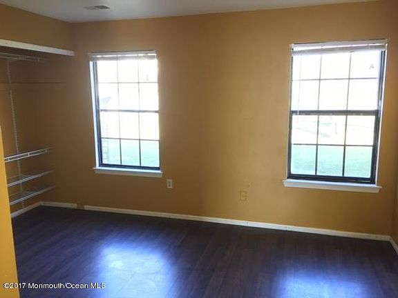 4th image of 48 Scarborough Ct Unit 3