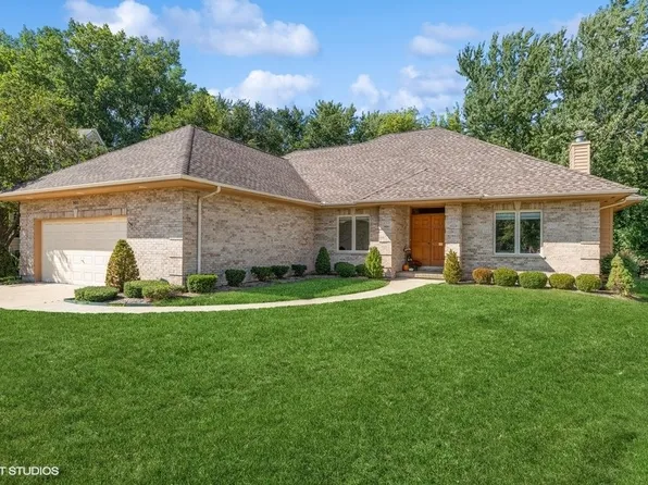 801 Wedgewood Dr, Crystal Lake, IL 60014