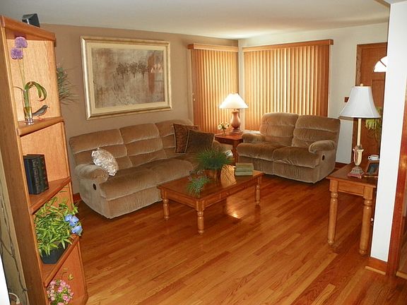 2nd image of 4532 Hirschberg Ave