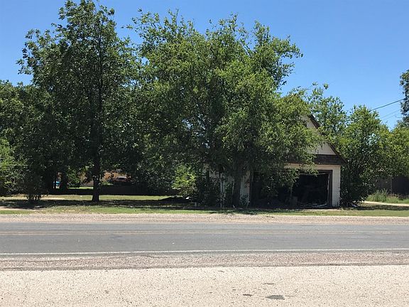 3rd image of 701 E Main St