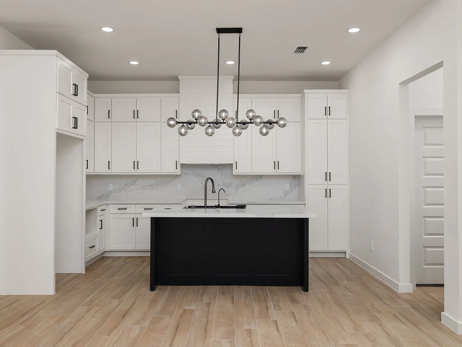 3 bed, 1493 sqft, $2,500 — Photo 4