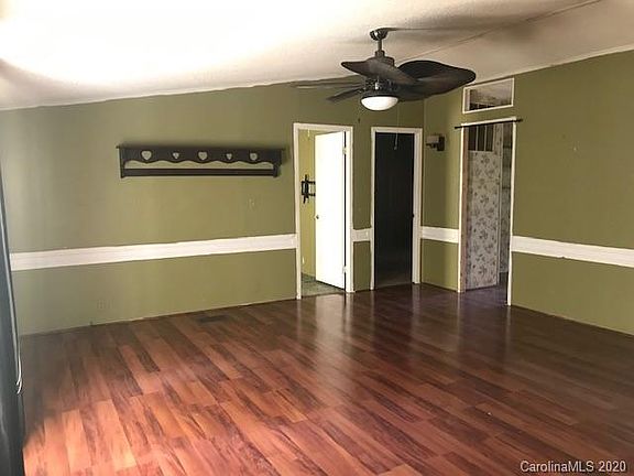 4th image of 134 Pineland Ave