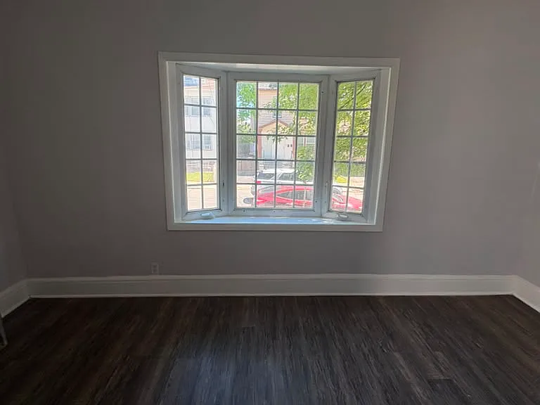 381 Leslie St #2 — Photo 8