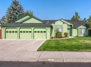3207 SW 35th St, Redmond, OR 97756