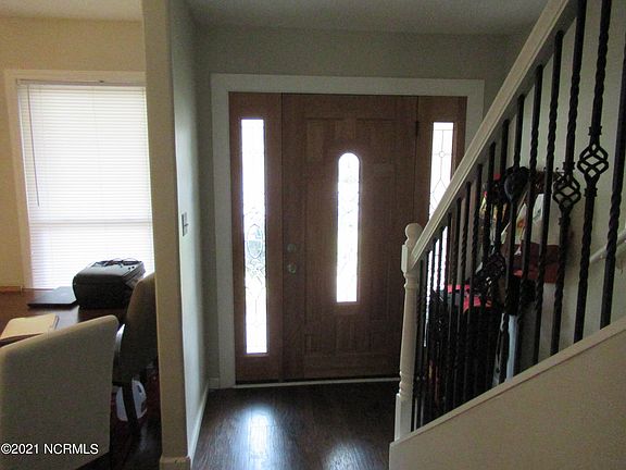 2nd image of 203 Bracken Pl