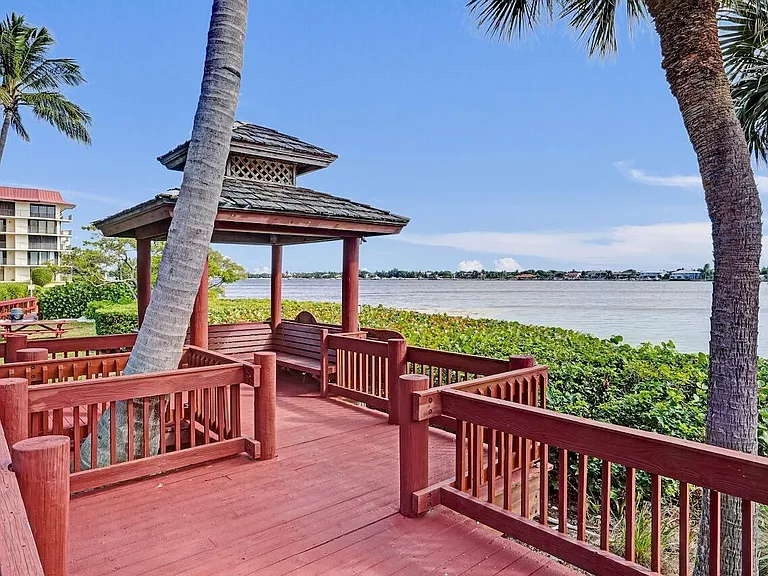 107 Half Moon Cir #H1 — Photo 53