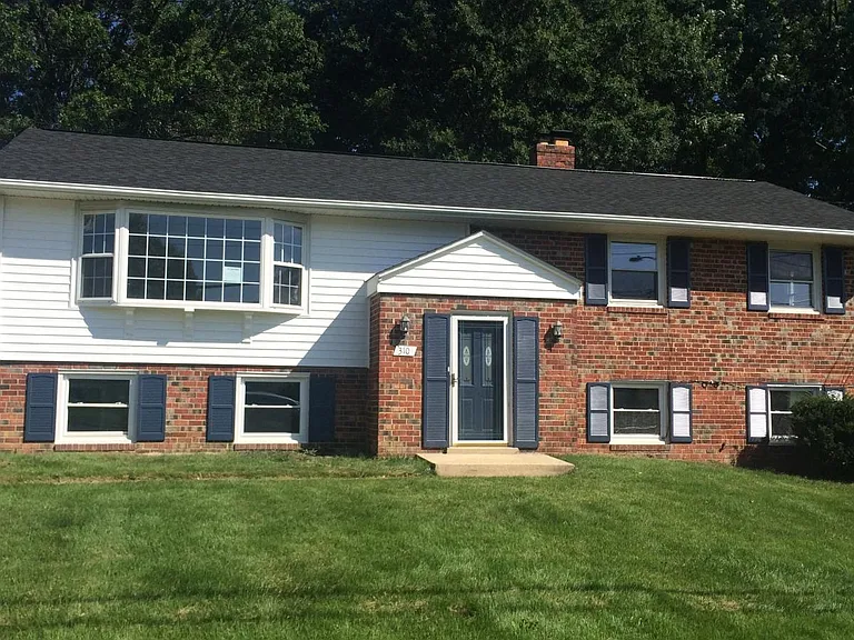 13102 Ivy Dr — Photo 1