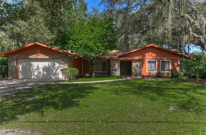 1st image of 218 Hidden Lake Dr