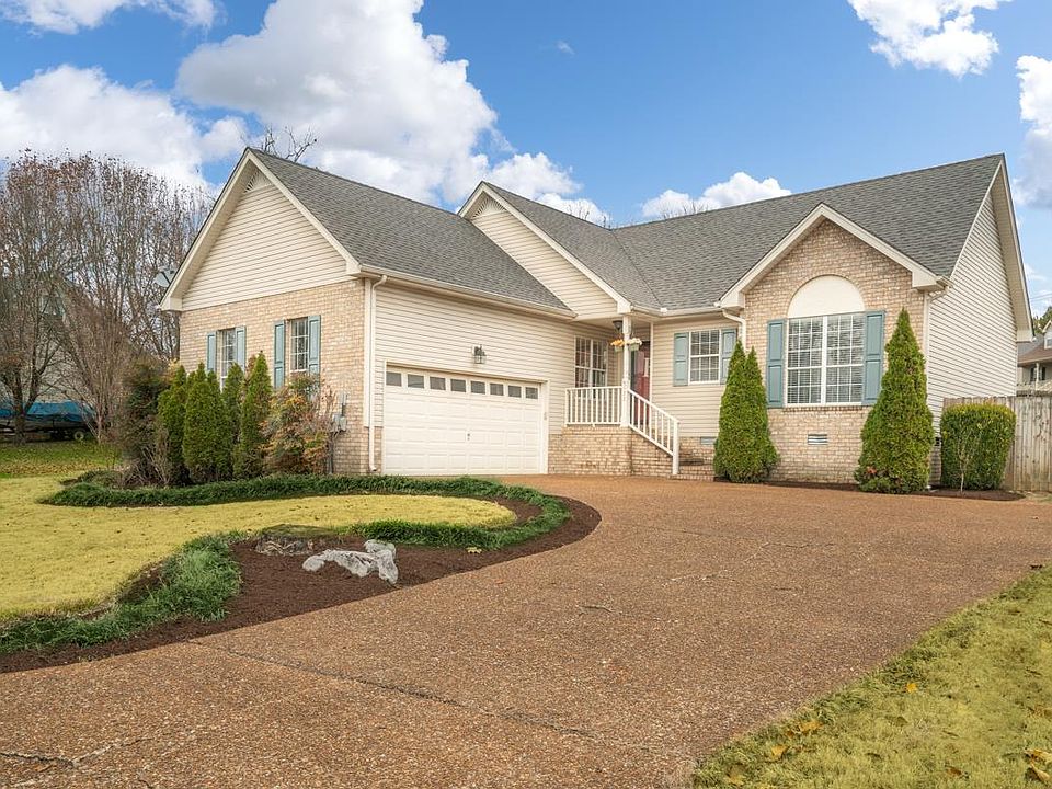 1st image of 122 Cambridge Dr