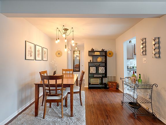 4th image of 5608 Bloomfield Dr APT 104