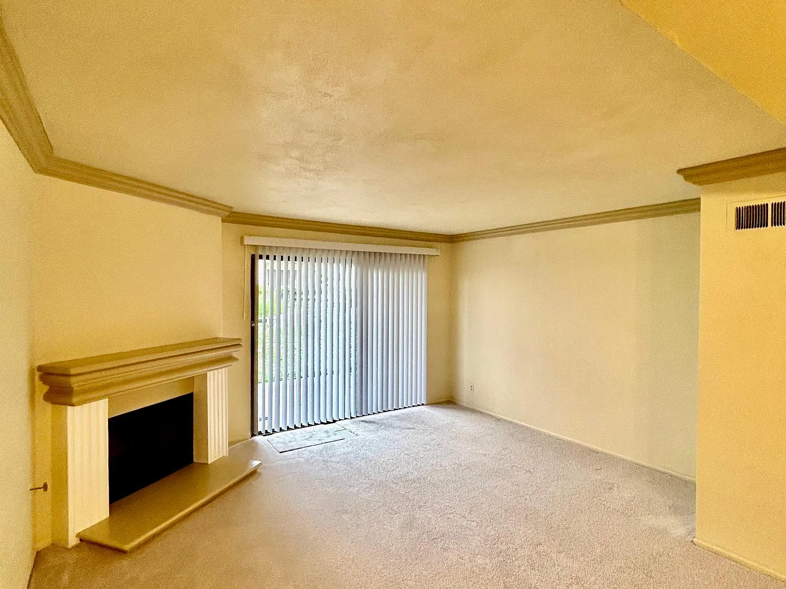 2 bed, 1.5 bath, 926 sqft, $3,100 — Photo 2