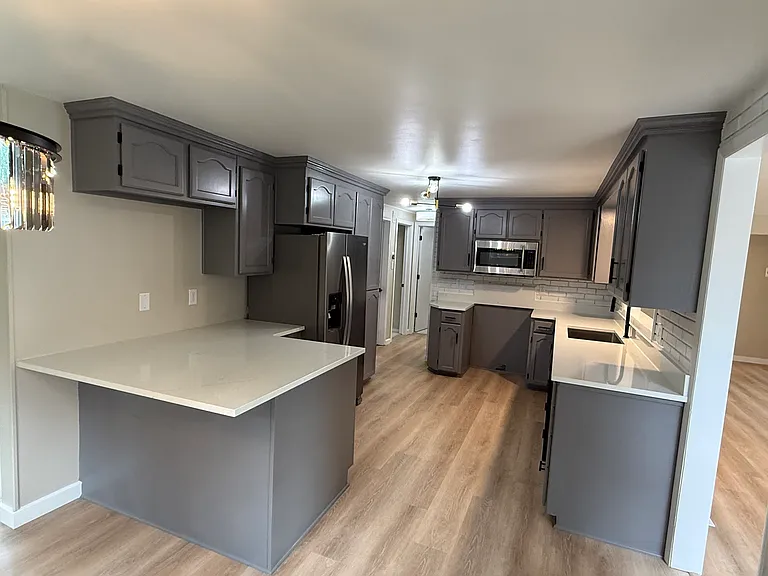 Kitchen with quartz counters