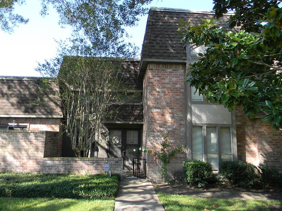 1st image of 2915 Camelot Ln