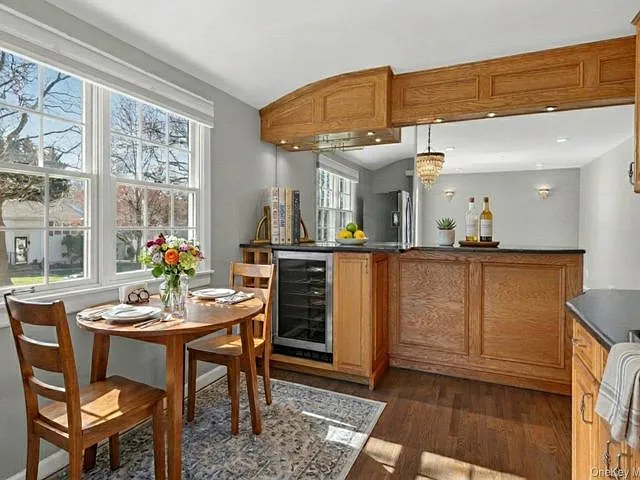 7 Phyllis Dr — Photo 5