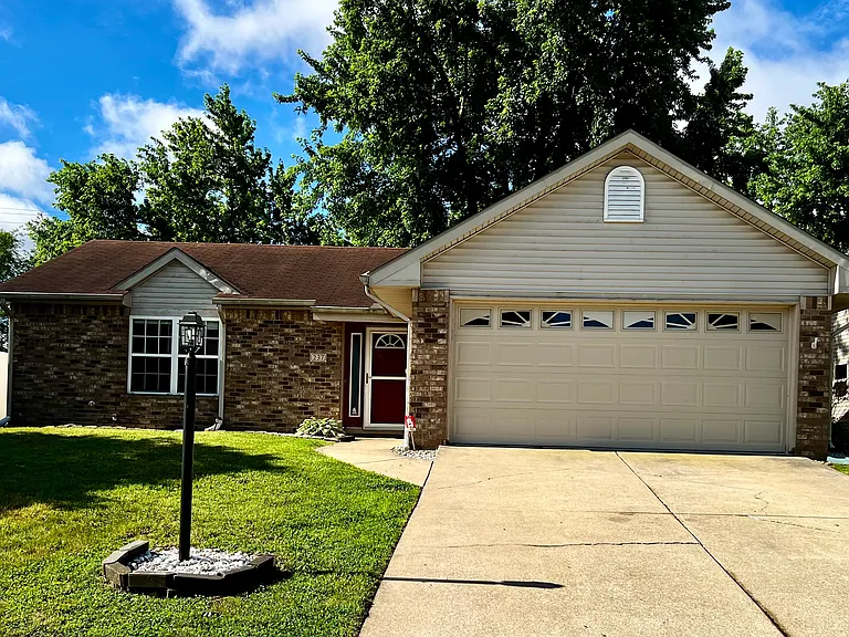 237 Cromwell Ct — Photo 1