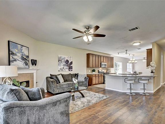 3rd image of 4614 Madrid Dr