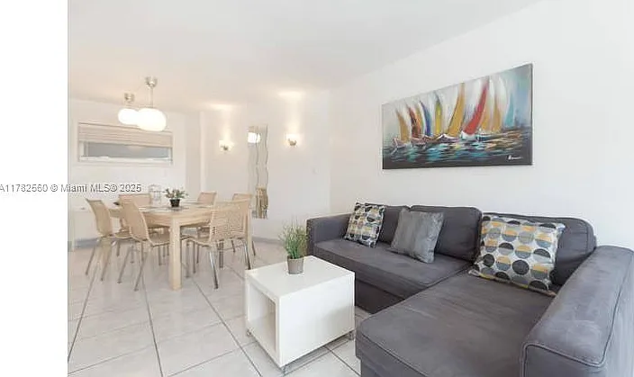1881 Washington Ave #4D — Photo 1