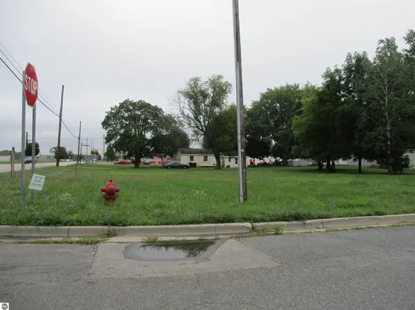 1528 E Superior St, Alma, MI 48801