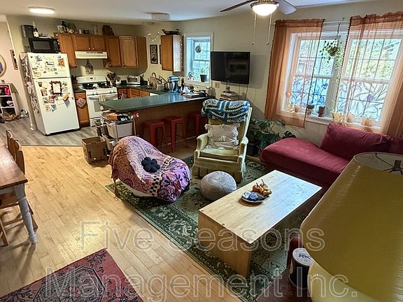 5th image of 85 Manhattan Dr #1