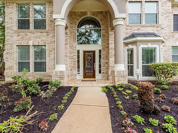 4th image of 9806 Sabine Cir