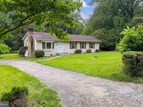 12089 McDonalds Ln, Hume, VA 22639