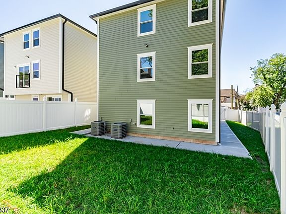 5th image of 307 Chilton St