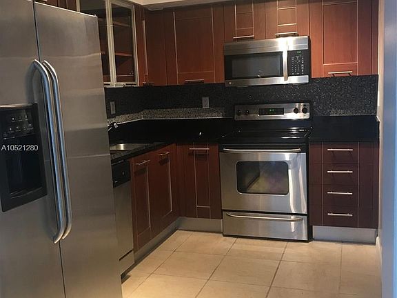 5th image of 3300 NE 191st St Ph 16