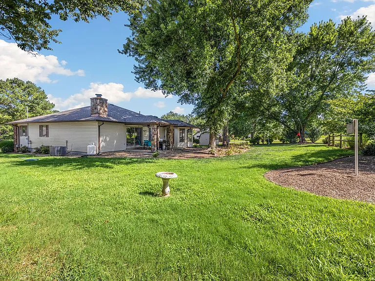 1 Scotsdale Pl #ID1257580P — Photo 20