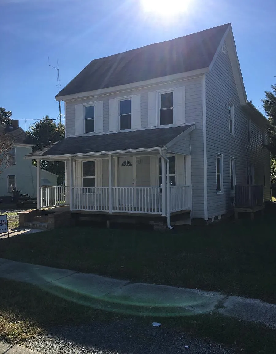 104 Franklin Avenue — Photo 2