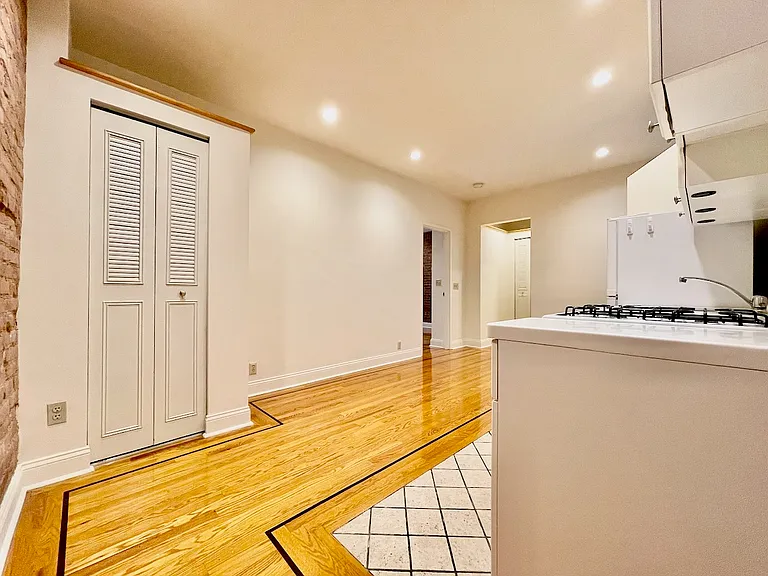 59 W 10th St #2D — Photo 3