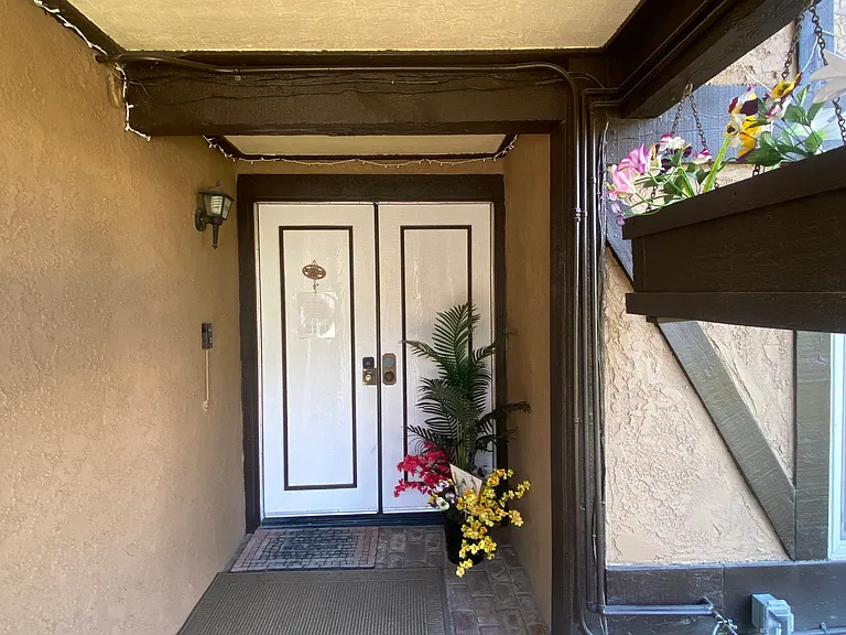 17286 Woodhill St — Photo 4