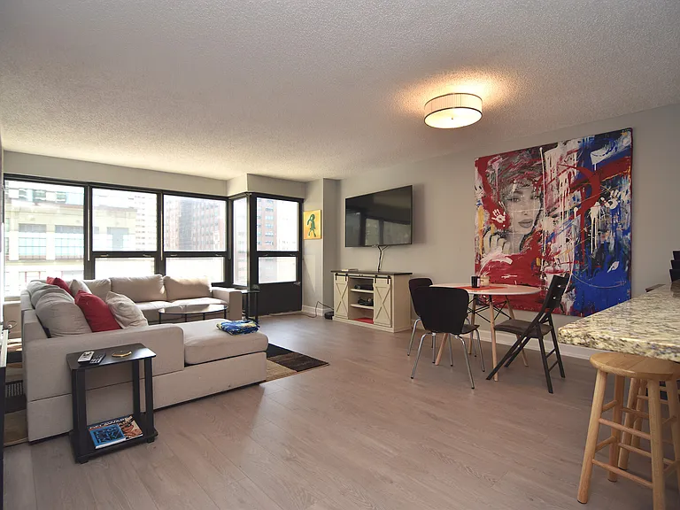E Huron St — Photo 23