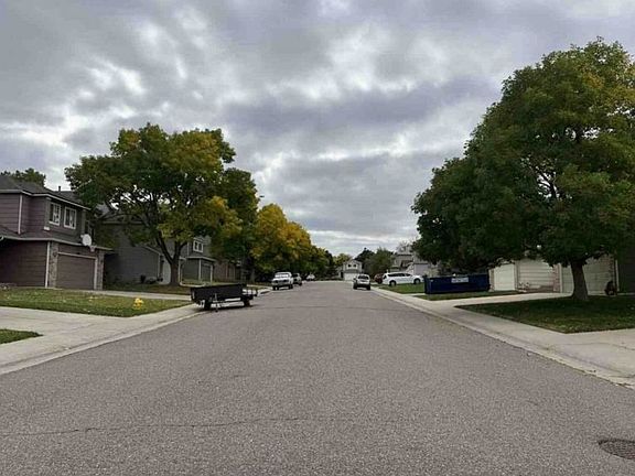 Exterior Neighborhood (street photo)