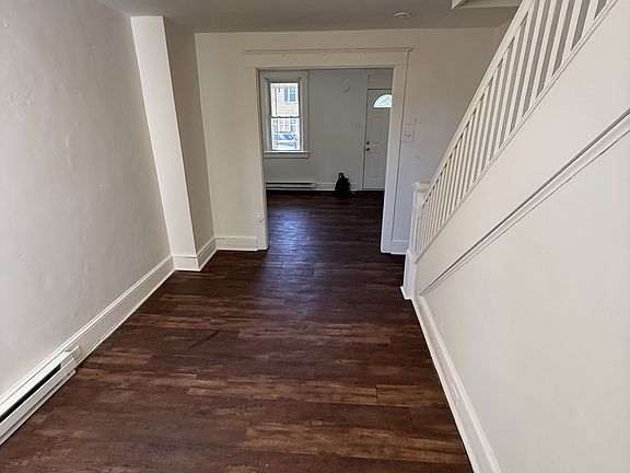 5th image of 638 E Walnut St
