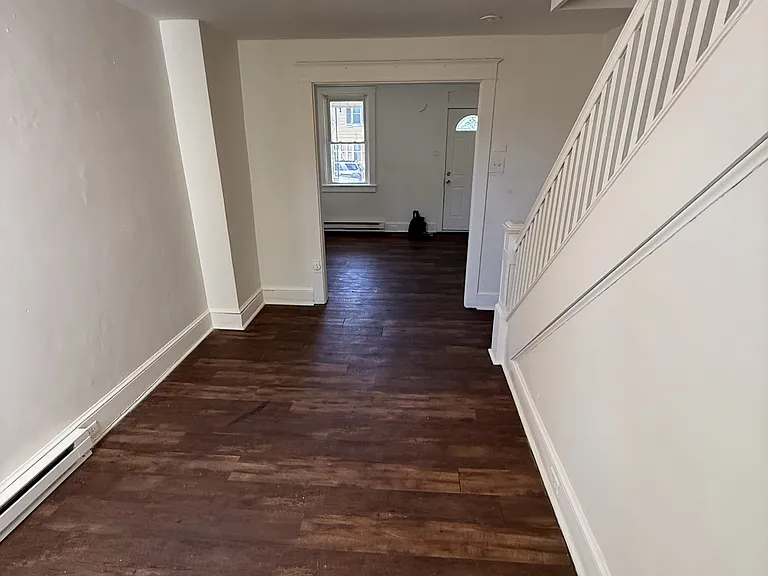 638 E Walnut St — Photo 5