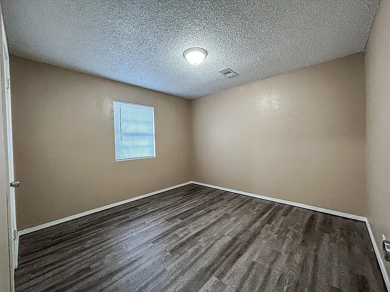 2100 Lynn Ln #A — Photo 4