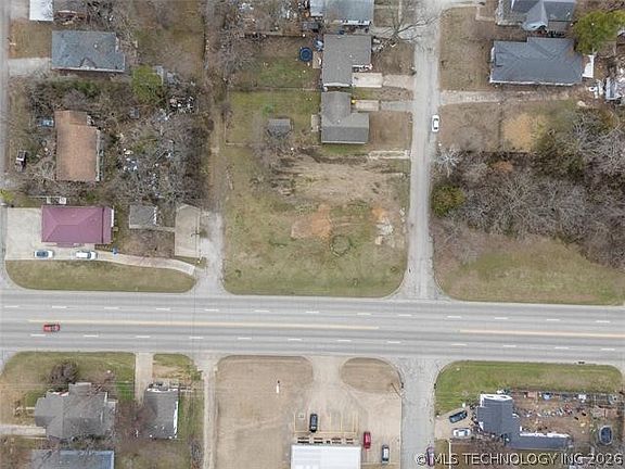 3rd image of 909 S Oklahoma St